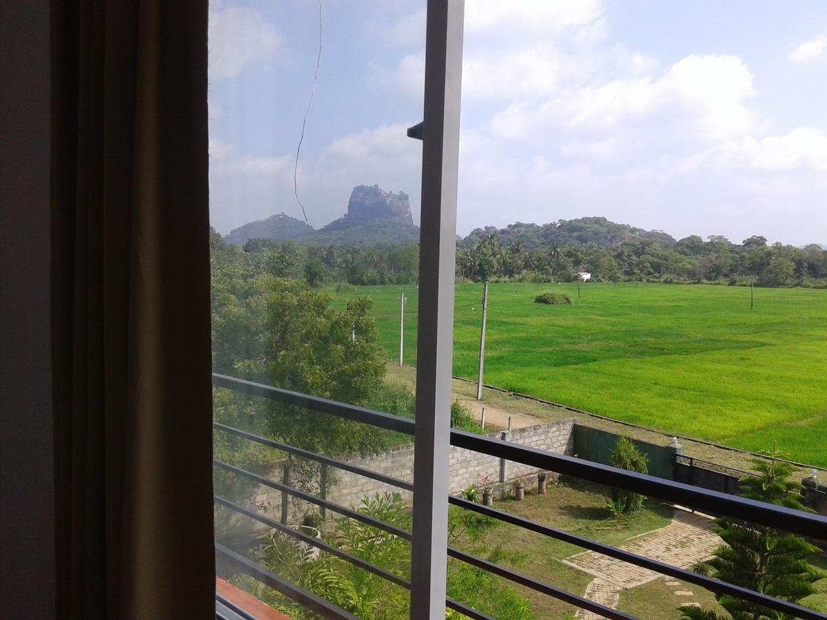 מלון Sigiriya Water Guest & View Point Restaurant מראה חיצוני תמונה